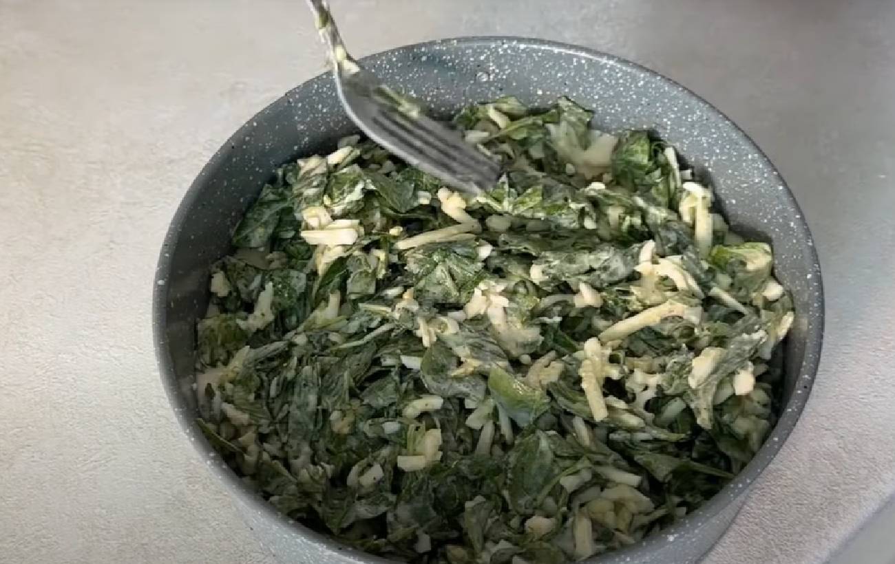 Заливной пирог со шпинатом и яйцом: простой рецепт для вкусного перекуса